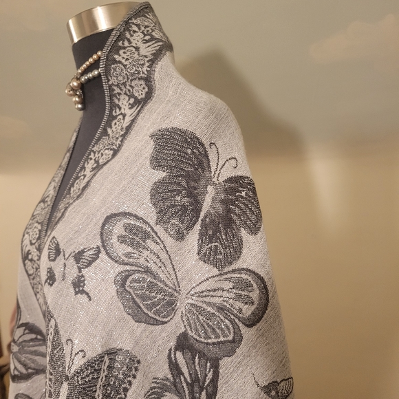 Made in Mexico Reversible Wrap - Picture 4 of 11